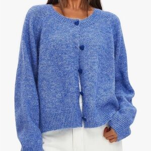 NWT Heart Buttoned Wool Sweater 💙
